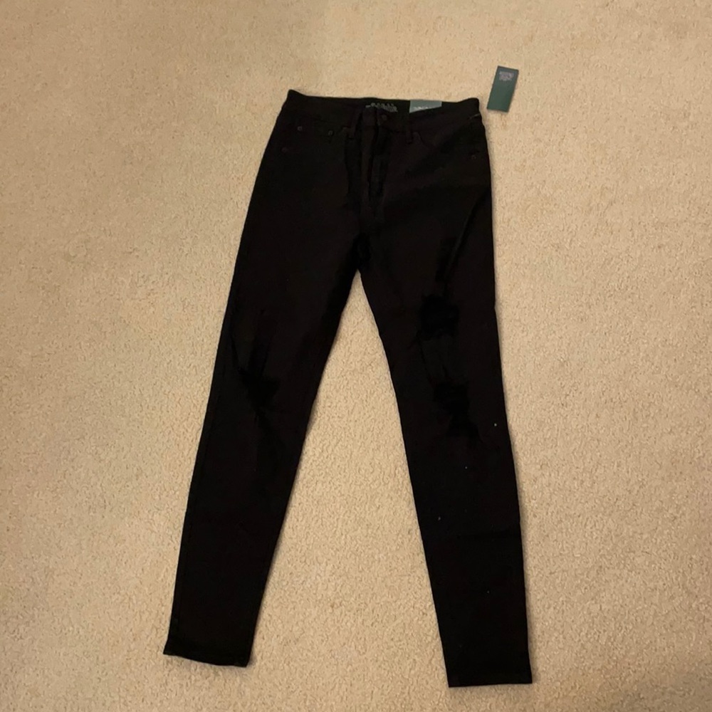 Black ripped skinny jeans